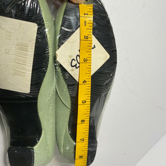 Jade green low heel shoes - Picture 3 of 4